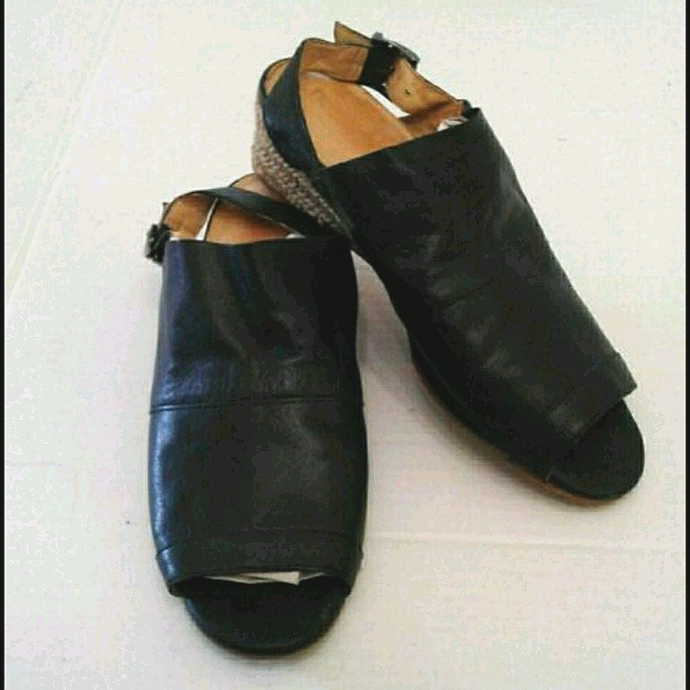 Nurture Black Leather Open Toe Wedge Comfort Sandals 8M
